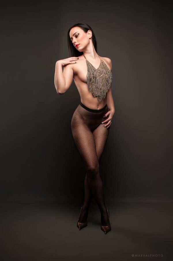 Laura stripteaseuse auxerre