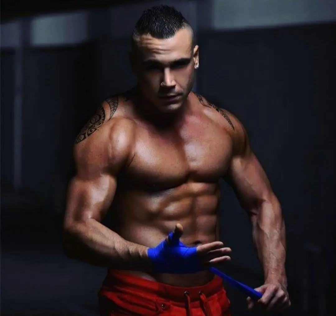 Bryan Stripteaseur Paris 5 Bryan gogo danseur