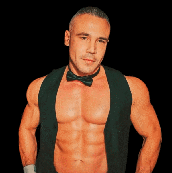 Bryan stripteaseur paris 75