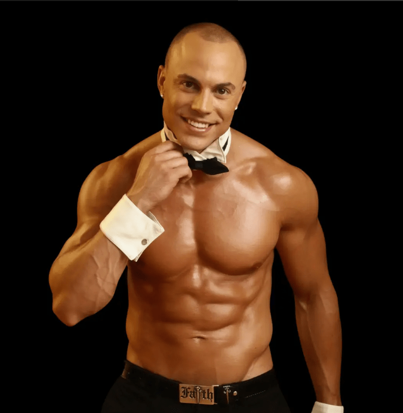 Dylan Stripteaseur Paris 1 Dylan strip tease homme