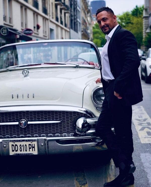 Rayan strip tease homme