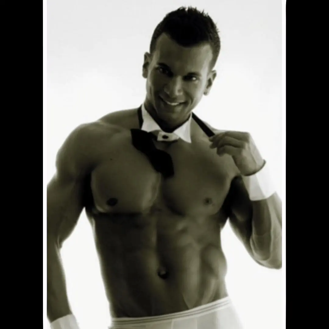 Rony stripteaser