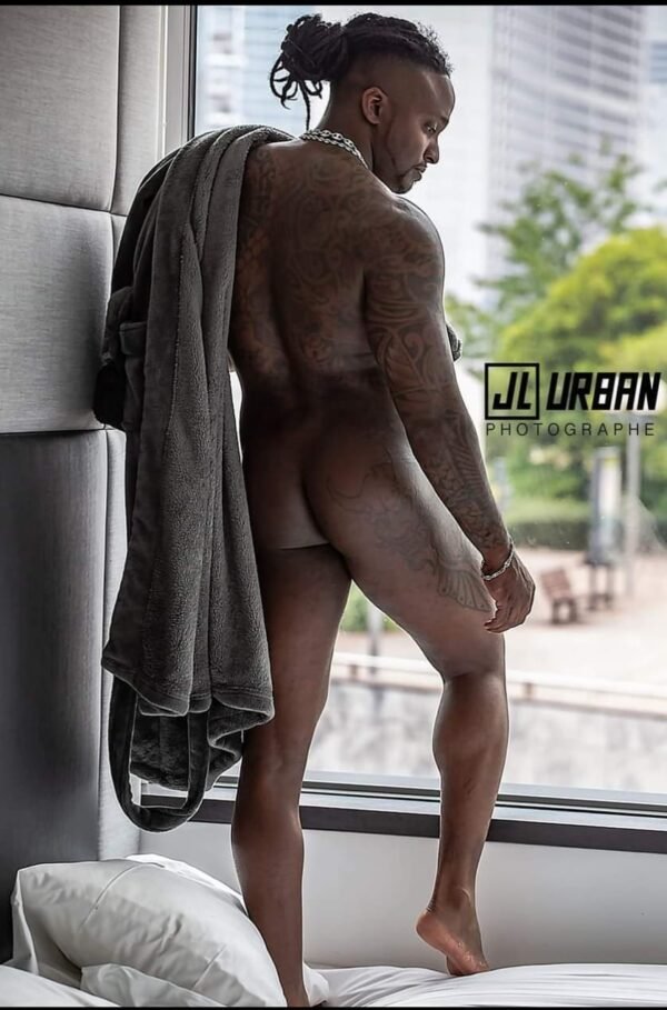 Ash strip tease homme
