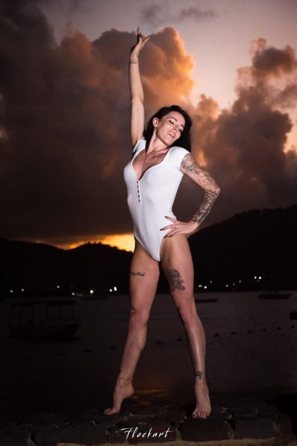 Rose Loouna stripteaseuse Seine-et-Marne