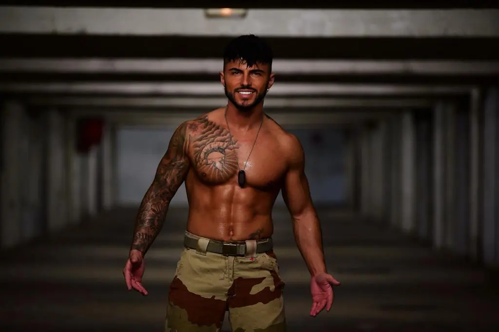 Enzo Stripteaseur Paris 8 Enzo striptease 75