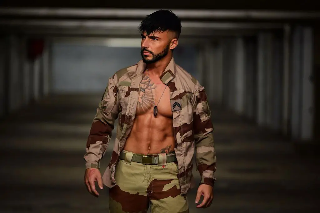 Enzo Stripteaseur Paris 3 Stripteaseur Militaire