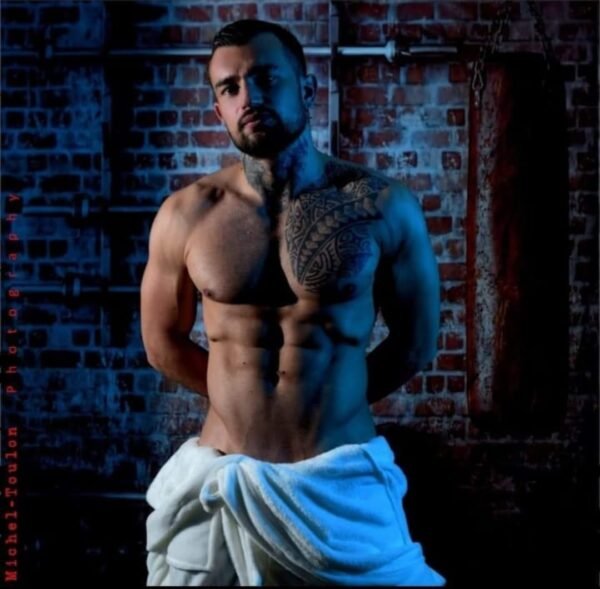Anthony strip teaser paris