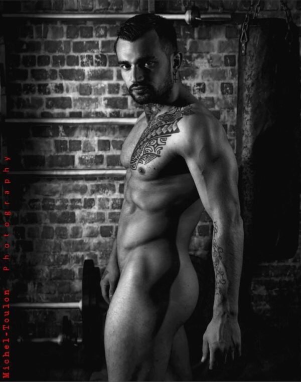 Anthony stripteaser