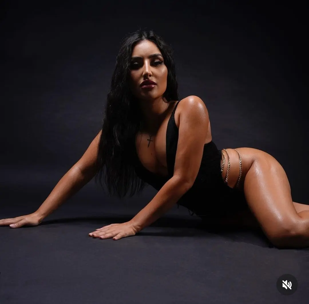 Liilou Frenchy Stripteaseuse Paris 9 Liilou Frenchy strip-teaseuse