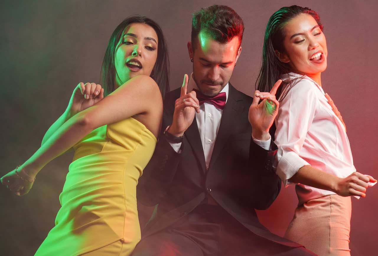 Nos conseils terrain pour organiser un striptease en entreprise sans froisser les RH