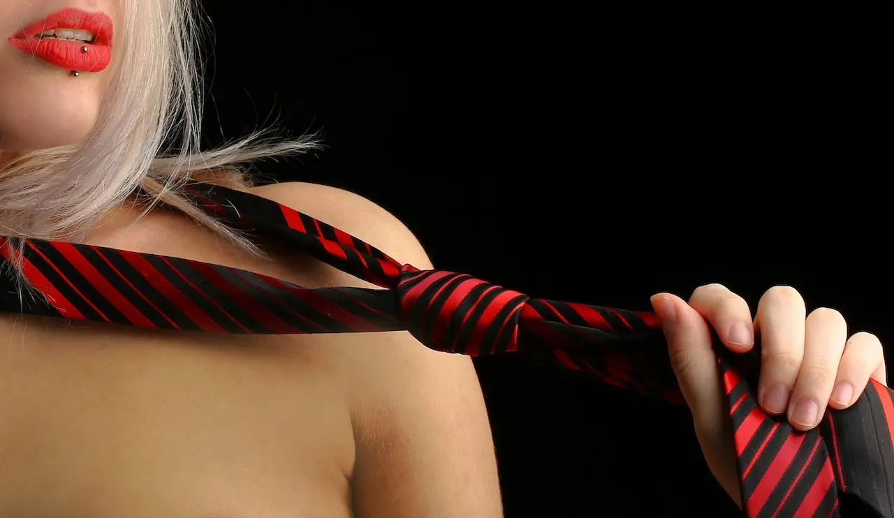 Comment se déroule un striptease en entreprise ? striptease en entreprise : comment ça se passe ?