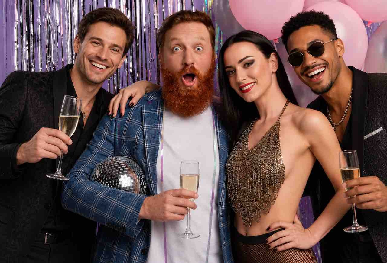 Striptease à Domicile 4 Show privé Paris — strip-tease à domicile entre amis