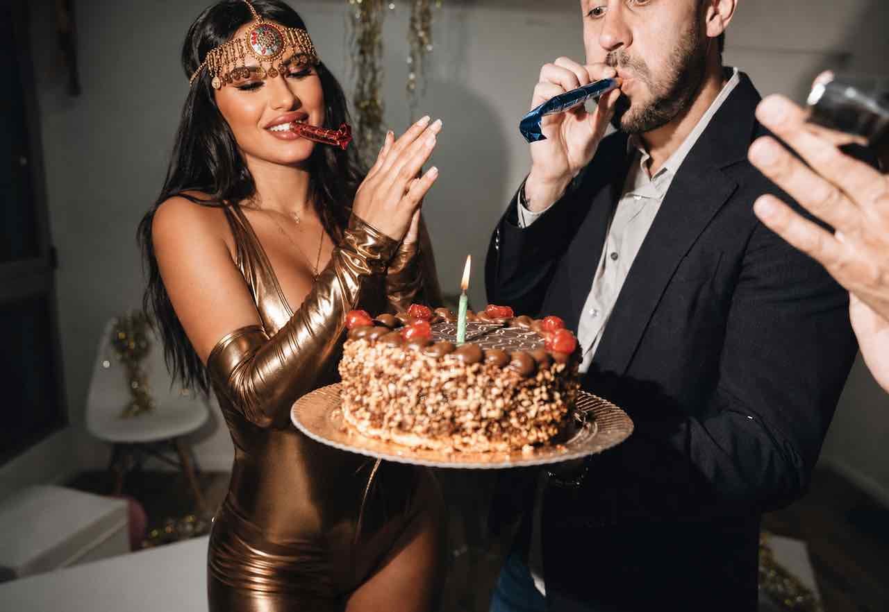Striptease à domicile Paris 2 Réservez votre Stripteaseuse pour un Anniversaire à Paris