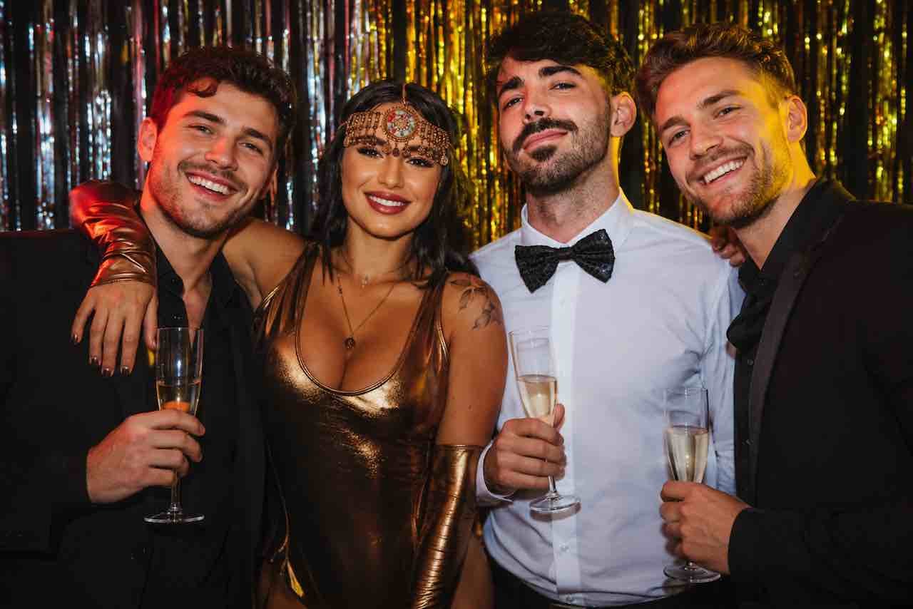 Striptease à Domicile 3 Réservez votre Stripteaseuse pour un Anniversaire à Paris